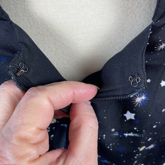 BCBGeneration Black Short Sleeve Dress with Open Back and Pockets - Size 4 - Picture 14 of 17